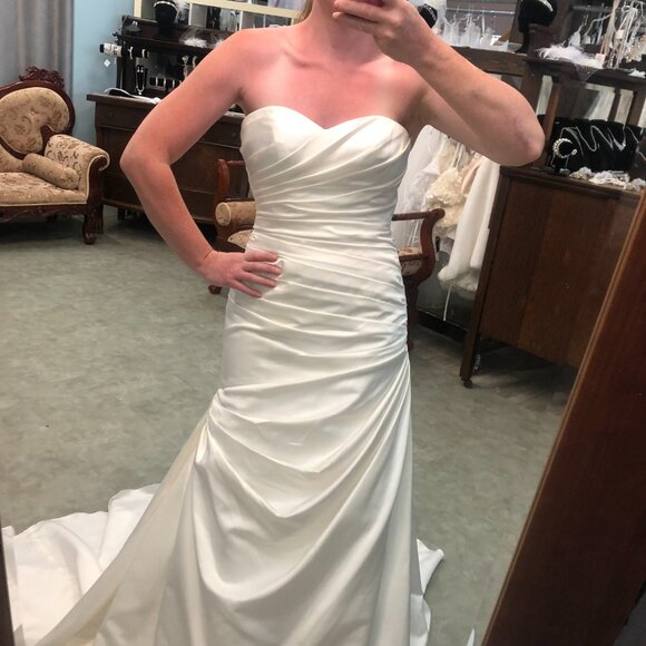 SAMPLE Satin Wedding Dress, Ivory Simple Mermaid Fit & Flare Sexy, Corset back - Picture 6 of 10
